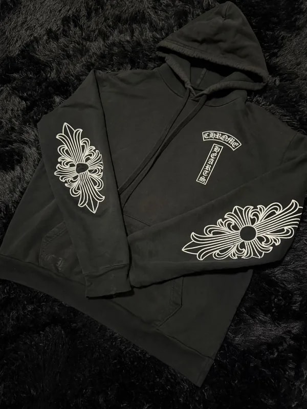 Chrome Hearts — Hearts Mini Horseshoe Pull Over — streetwear — resale