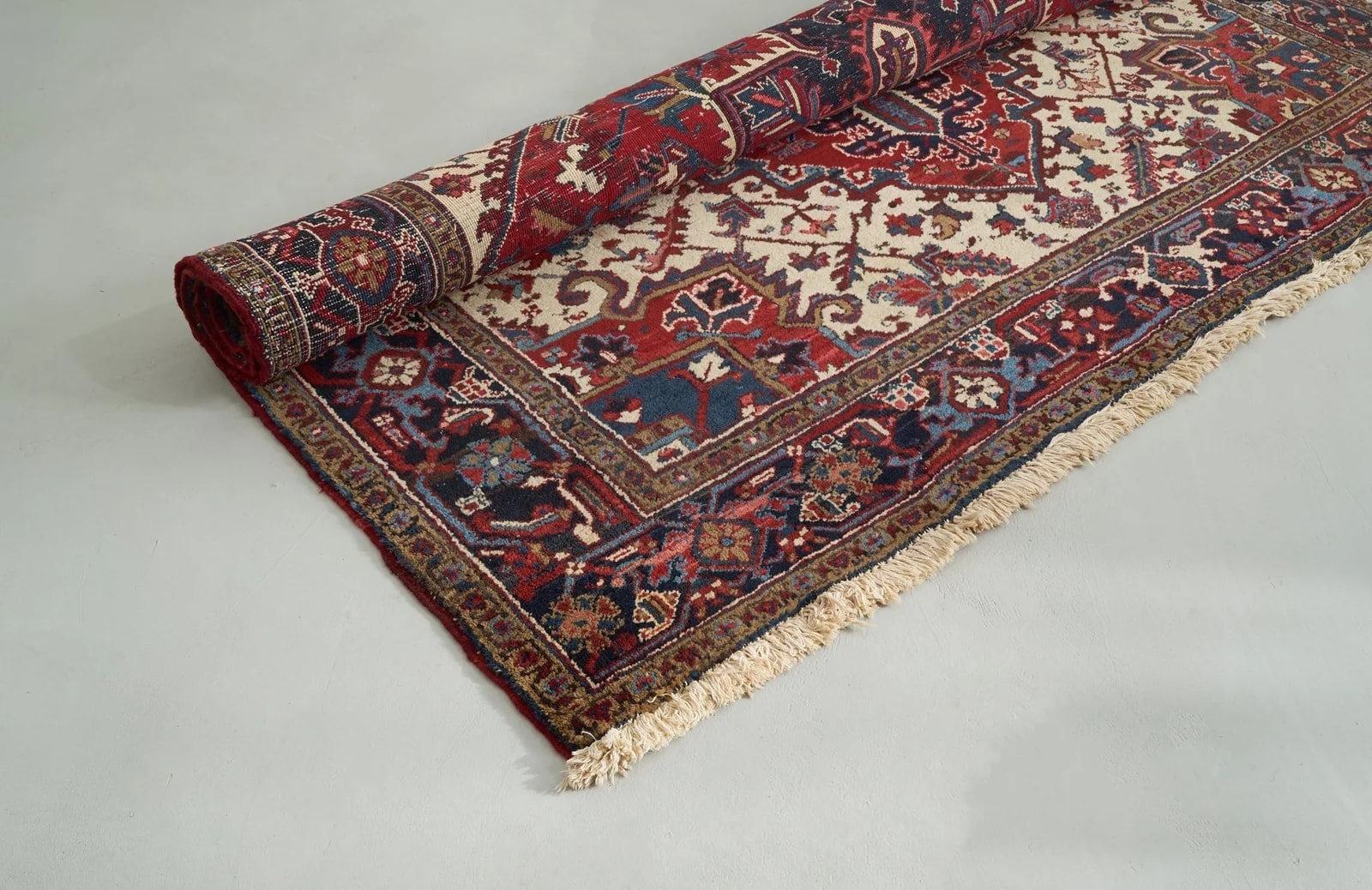 Poinsettia Medallion Heriz Rug 2