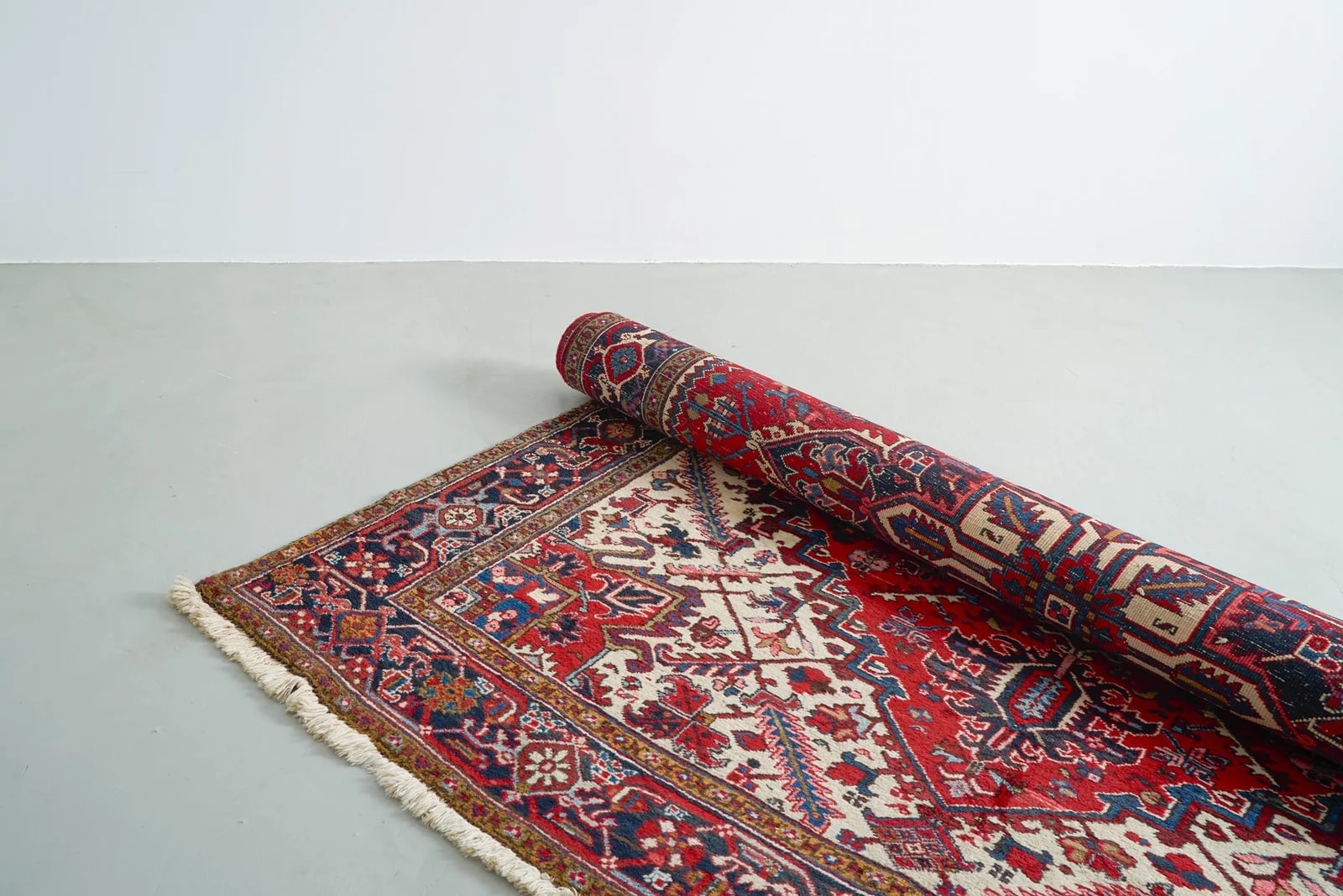 Poinsettia Medallion Heriz Rug 3