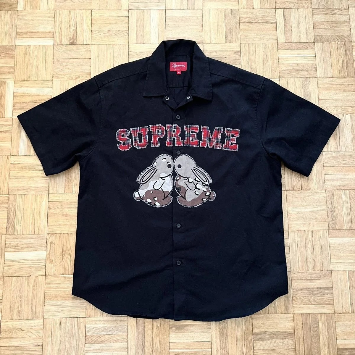 Supreme — Supreme Bunnies S/S Work Shirt M — streetwear — resale