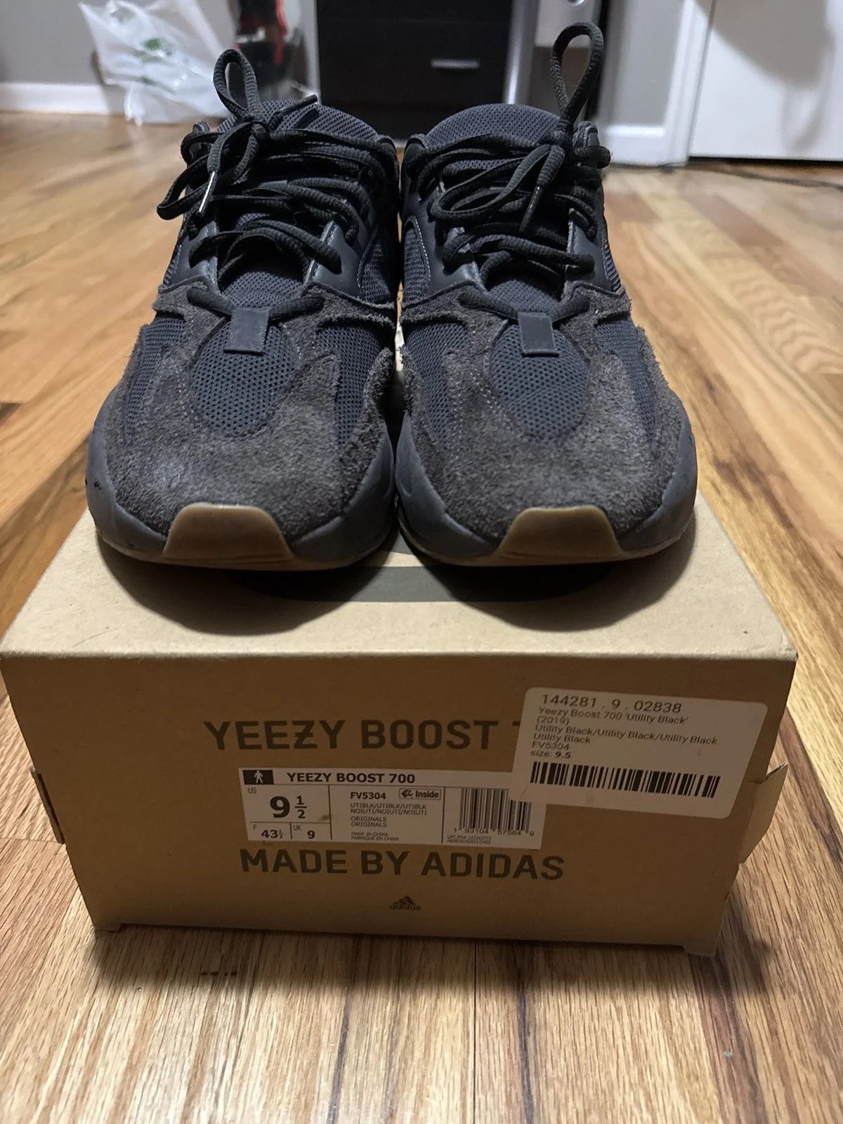Yeezy — Yeezy 700 v1 - Utility — Sneaker — resale