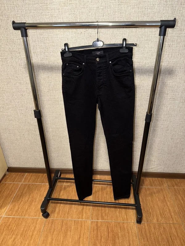 Amiri — Amiri Slim Jeans — Clothing — resale