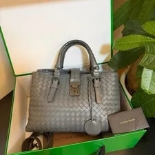 Bottega Veneta — Bottega Veneta Cowhide Bags -- C8853287429 — Handbag — resale