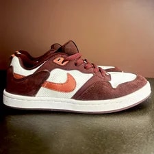 Nike SB — Nike SB Alleyoop Low Top Mystic Dates Claystone Excellent Condition — Sneaker — resale