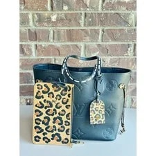 Louis Vuitton — Louis Vuitton Neverfull Wild At Heart Giant 43782 — Handbag — resale