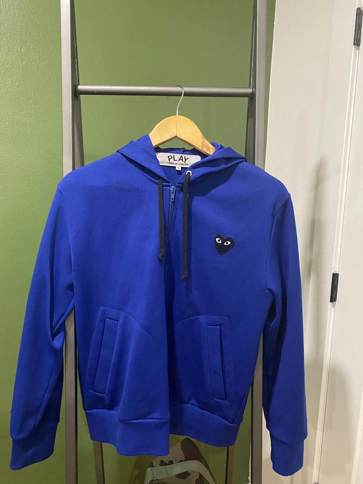 Comme des Garçons — Comme des Garçons Play Hoodie — streetwear — resale
