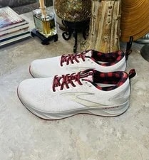 Brooks — ’s Brooks Levitate 6 Run*Merry Christmas Limited Edition Running Shoes — Sneaker — resale