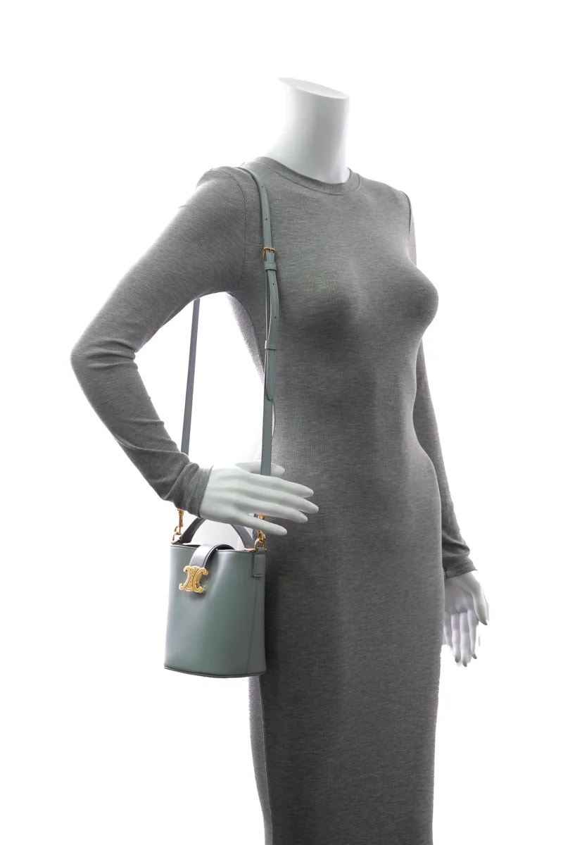 Louise Bucket 2