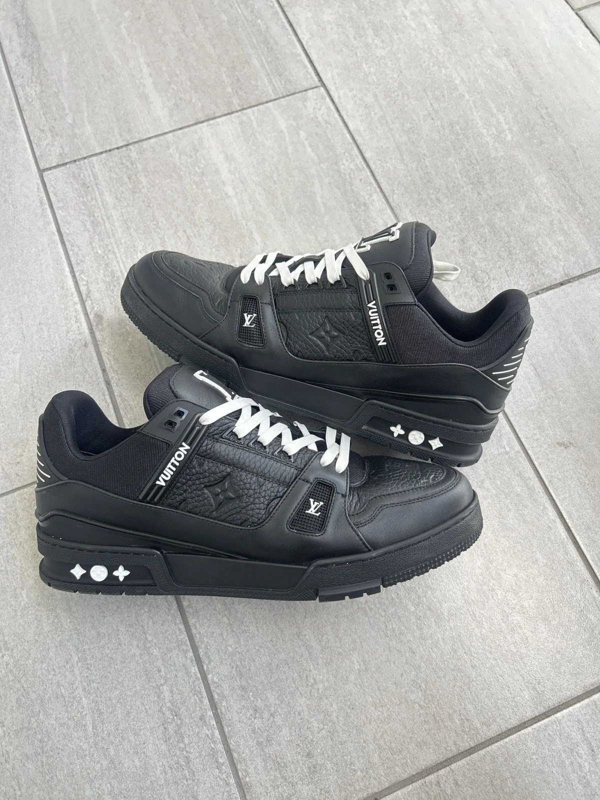 Louis Vuitton — Louis Vuitton / Classic — Sneaker — resale