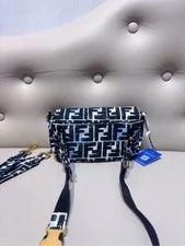 Fendi Crossbody (19×10×4)cm 2