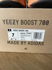 Yeezy Boost 700 Size 7 2