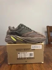 Yeezy Boost 700 Muave 2