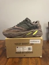 Yeezy Boost 700 Muave 3