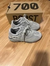 Yeezy Boosts 700 V2 2