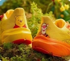 Brooks RunDisney Ghost 17 WTP Winnie the Pooh & Tigger 10 Wide 2