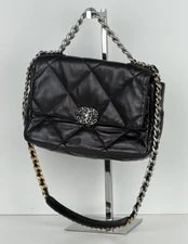 Chanel — Chanel 19 Flap in HW 2022 E8 — Handbag — resale