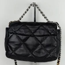 Chanel 19 Flap in HW 2022 E8 2
