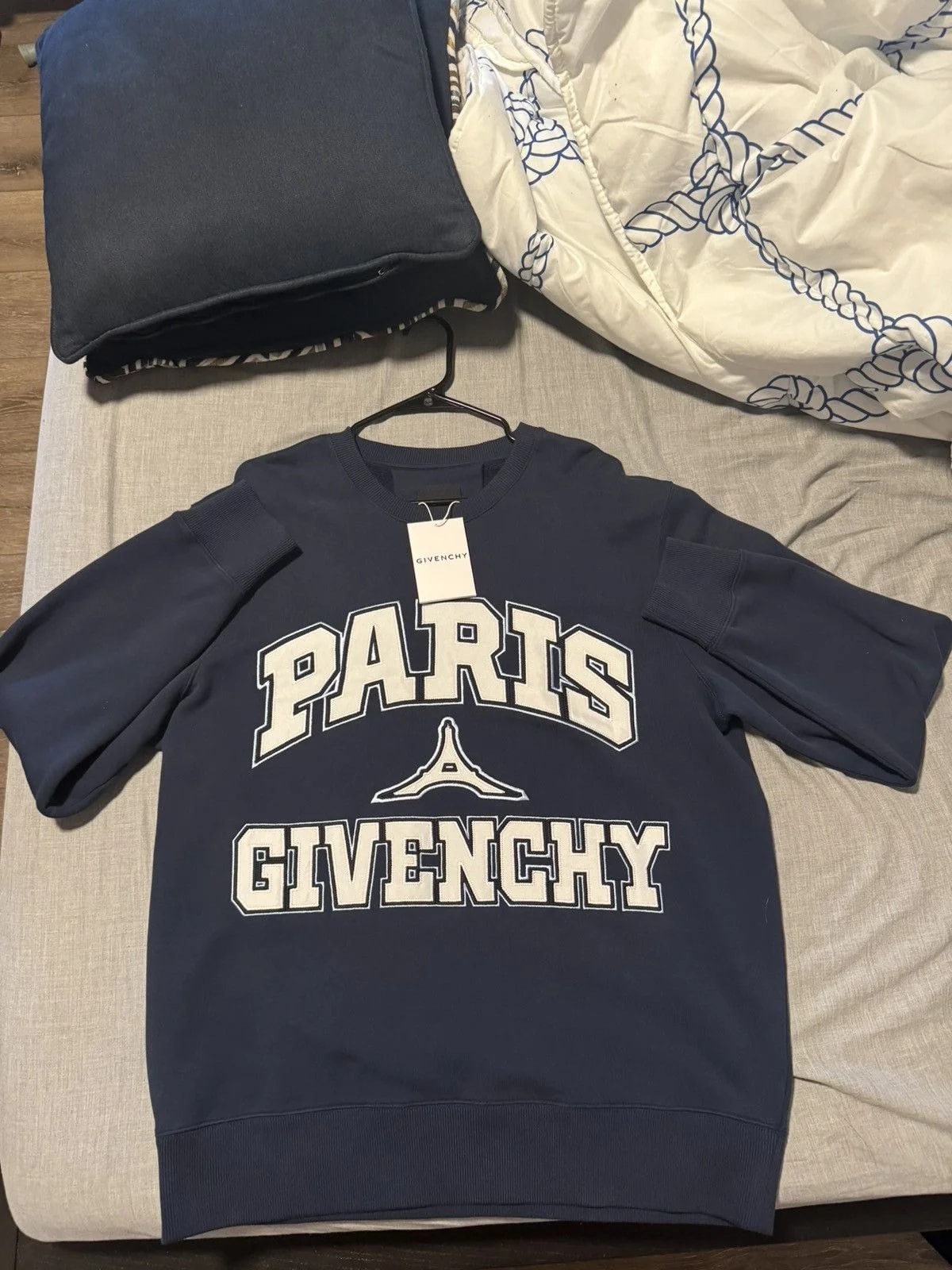 Givenchy — Givenchy Paris Sweatshirt — streetwear — resale