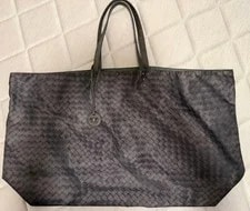 Bottega Veneta — Bottega Veneta Illusion — Handbag — resale