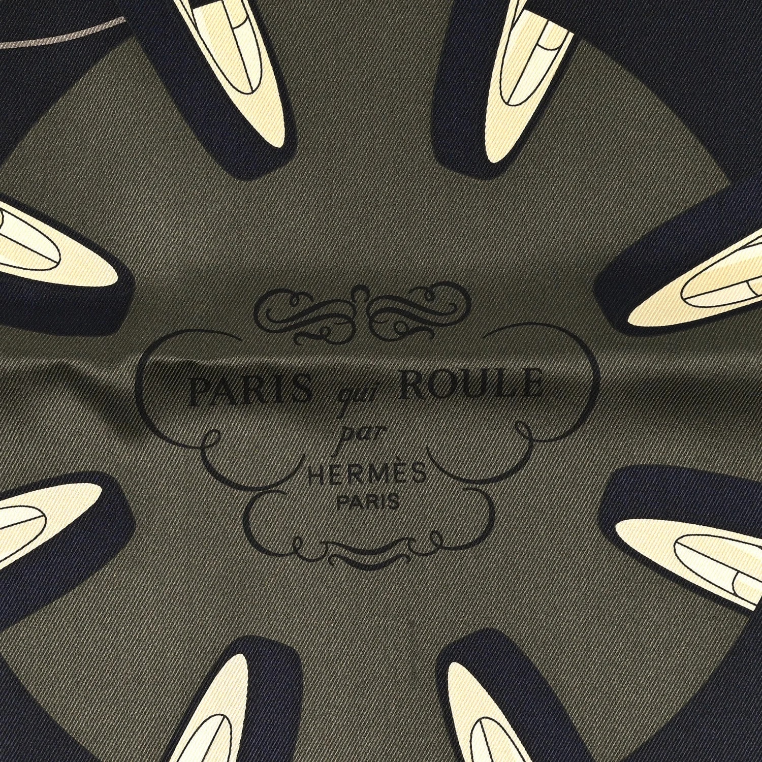 Paris Qui Roule Scarf 70 Etoupe 2