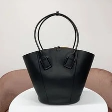 Bottega Veneta — M14307 Bottega Veneta Large Basket Logo — Handbag — resale