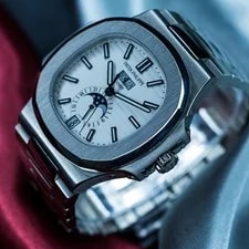 Patek Philippe Nautilus 5726/1A | Full Set 40.5mm 4