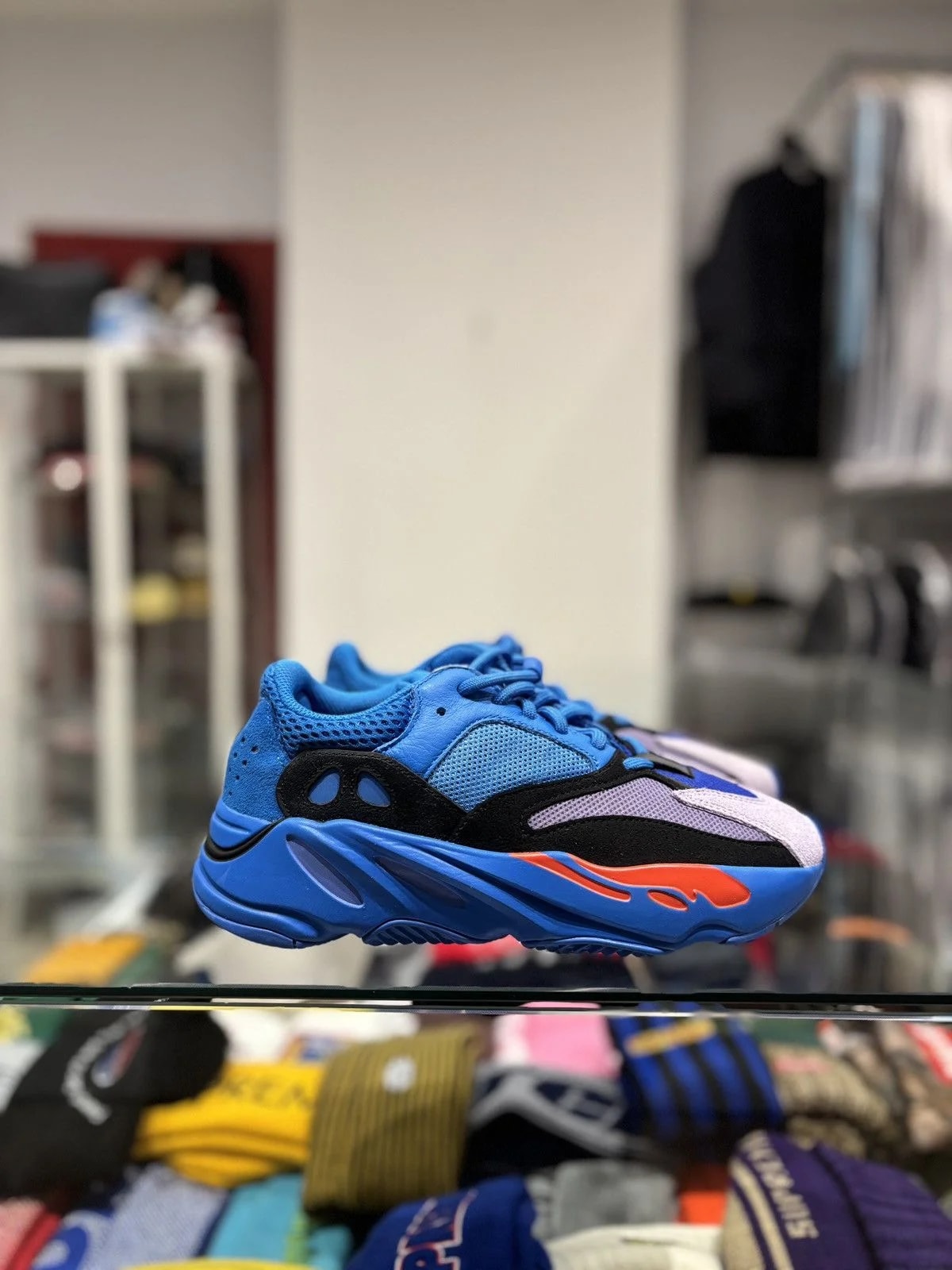 Yeezy — Yeezy Boost 700 Hi-Res Size: — Sneaker — resale