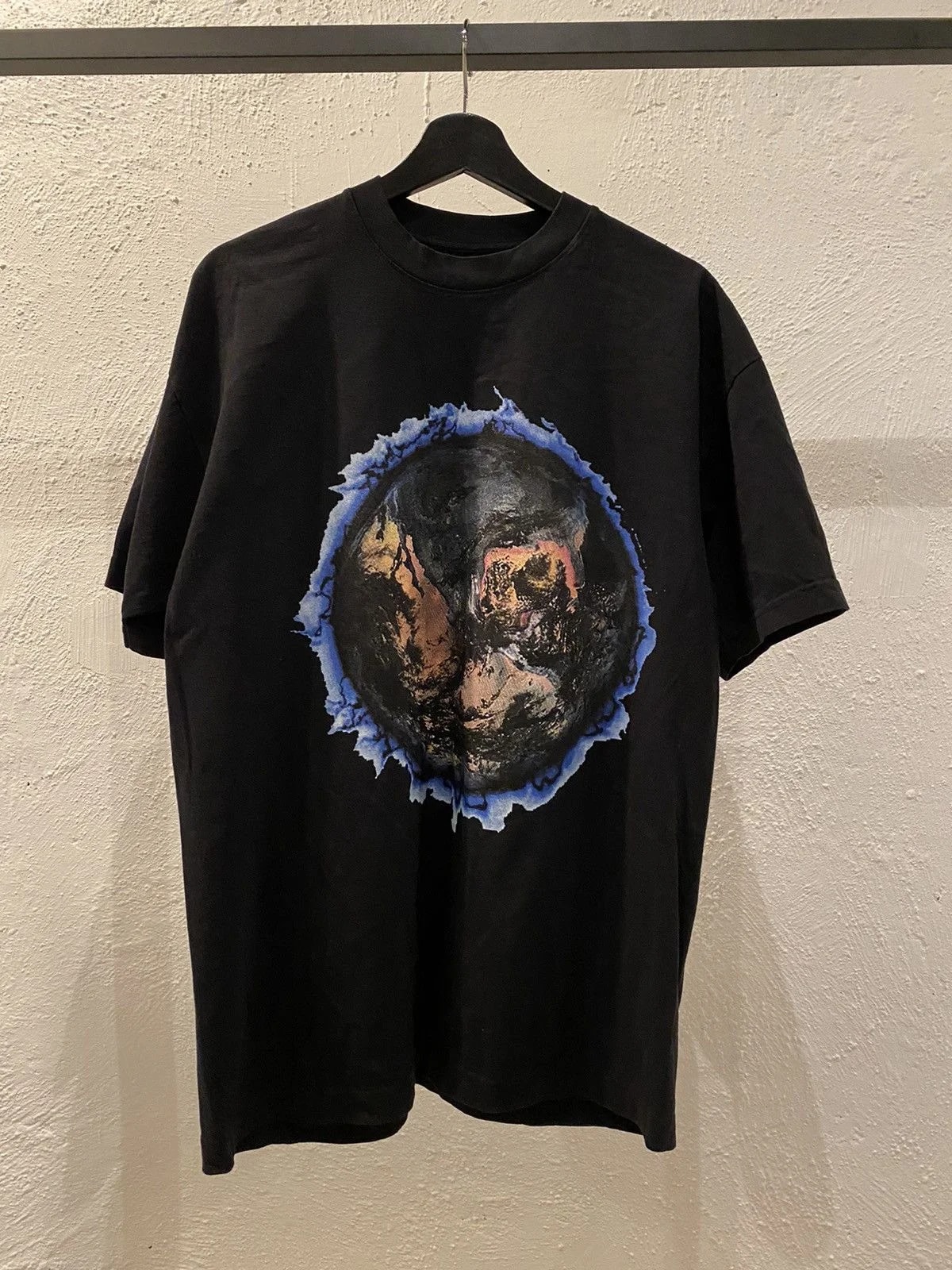 Global tee — streetwear — resale
