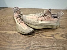Unworn Size 9 - Yeezy Boost 350 V2 in Original Box 2