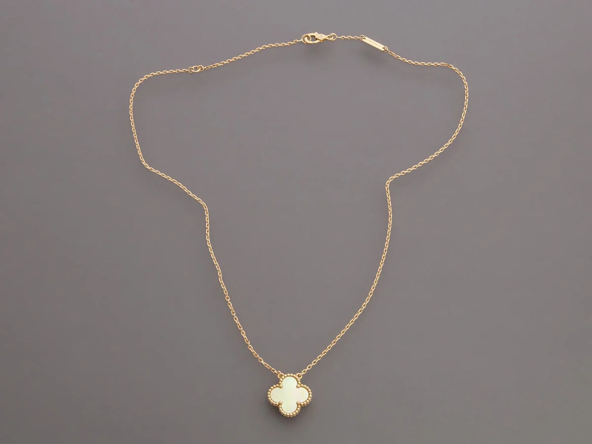 Van Cleef & Arpels LE 18K Yellow Gold Princess Grace Alhambra 3