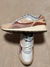 Saucony — Size 9 - Saucony 6000 -Color — Sneaker — resale