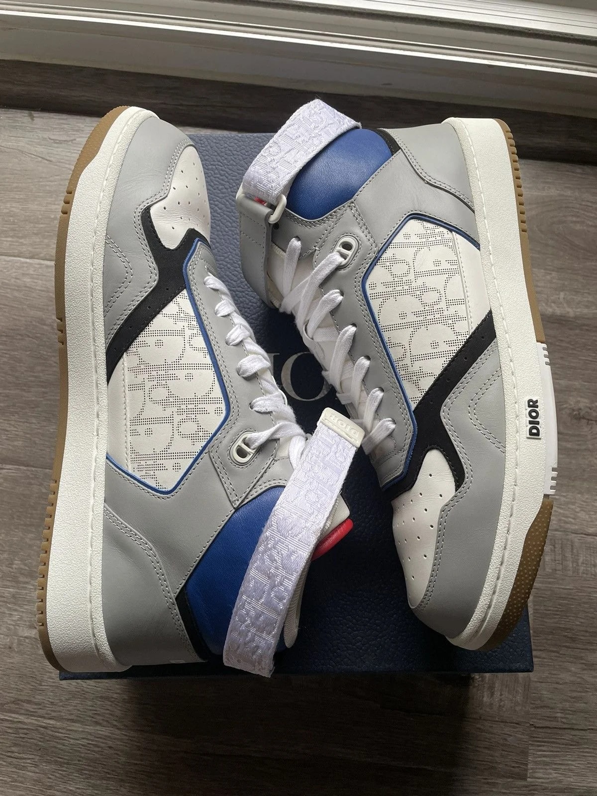 Dior — B27 Mid Top — Sneaker — resale