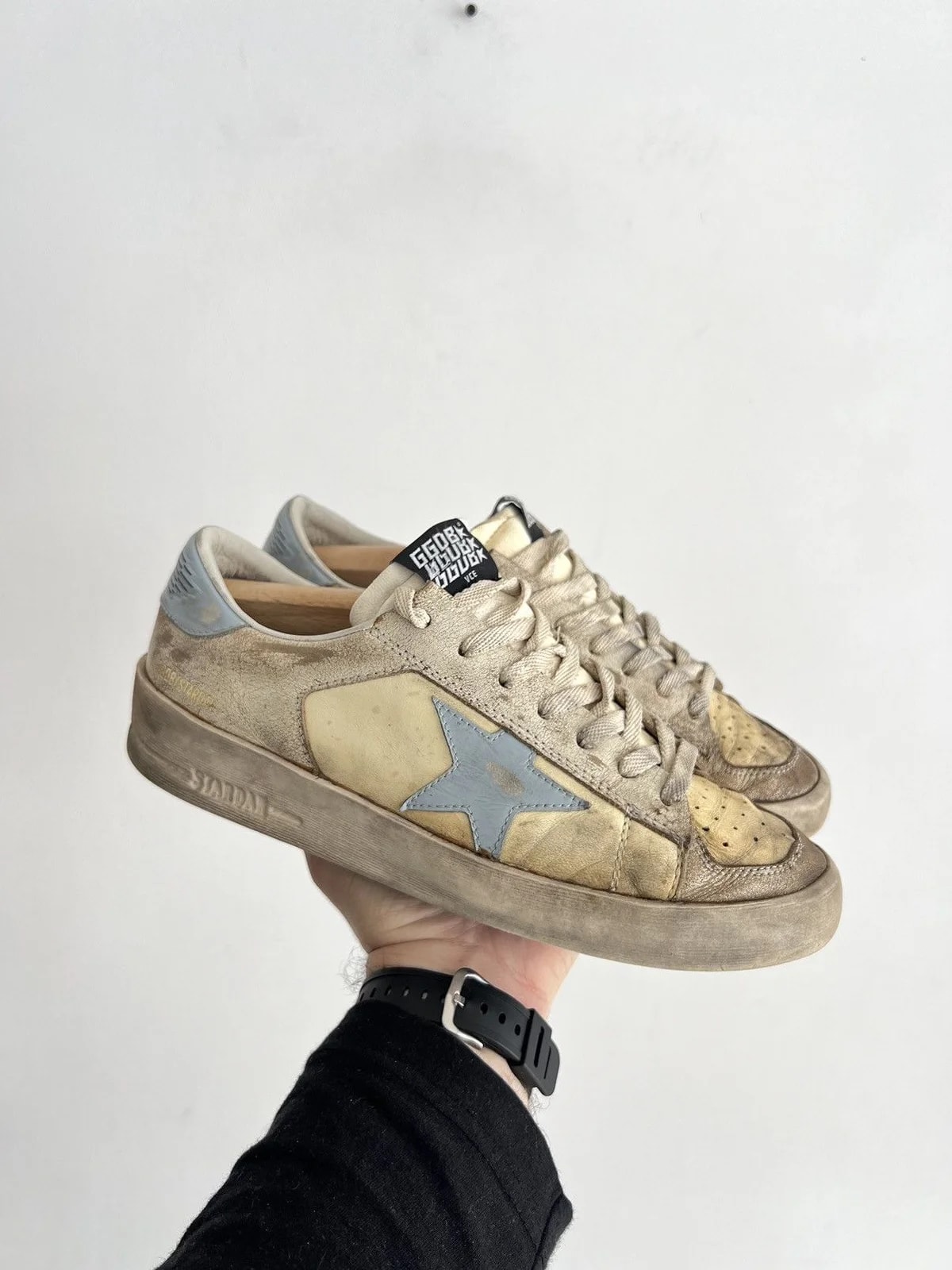 Golden Goose — Golden Goose Stardan / Fog — Sneaker — resale