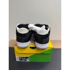 Medicom Toy X Nike SB Dunk Low Be@rbrick ’s 4