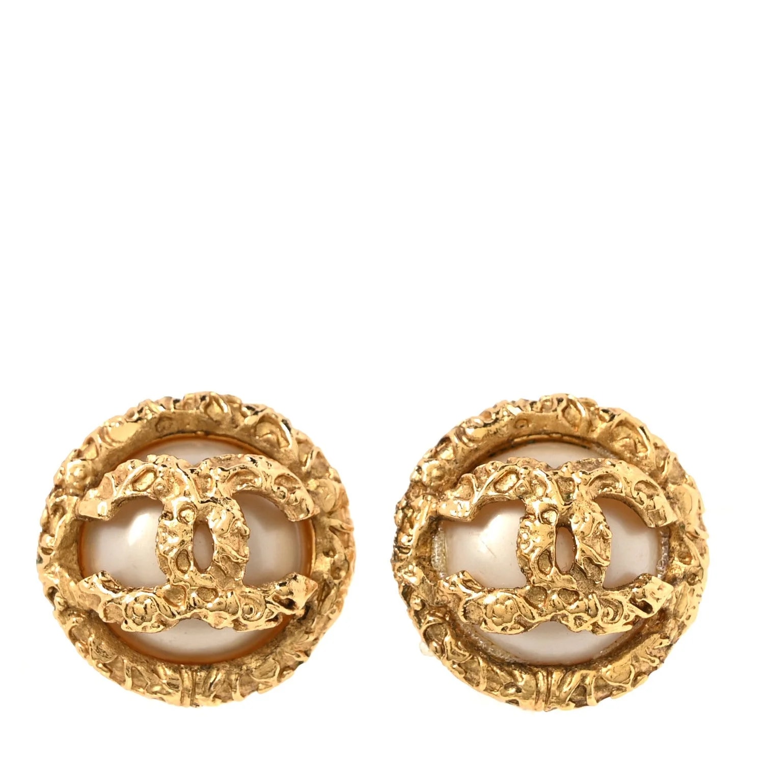 Chanel — Textured CC Clip on — Jewelry — resale