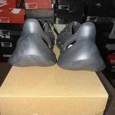 NEW Adidas Yeezy Foam Runner Size 11 2022 Kanye West OG Slide 4