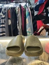 Yeezy — Yeezy Slides Size 11 Resin — Sneaker — resale