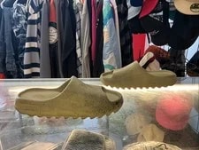 Yeezy Slides Size 11 Resin 3