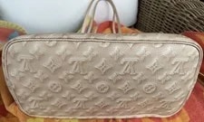 Louis Vuitton Medium W/ Removable Zip 2
