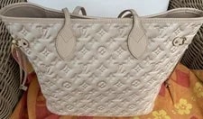 Louis Vuitton Medium W/ Removable Zip 4