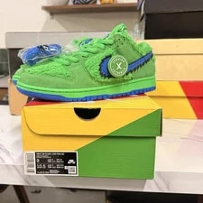 Nike SB — Nike SB Dunk Low Pro Bear Grateful Dead CJ5378300 — Sneaker — resale