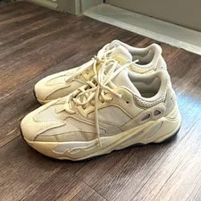 Size 7.5 Yeezy 700 Analog 2