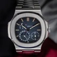 Patek Philippe Nautilus 5712/1A | 2013 Full Set 40mm 2