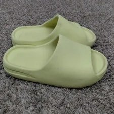 Yeezy Slide Glow Size 8 Comfort Slides No Box 3