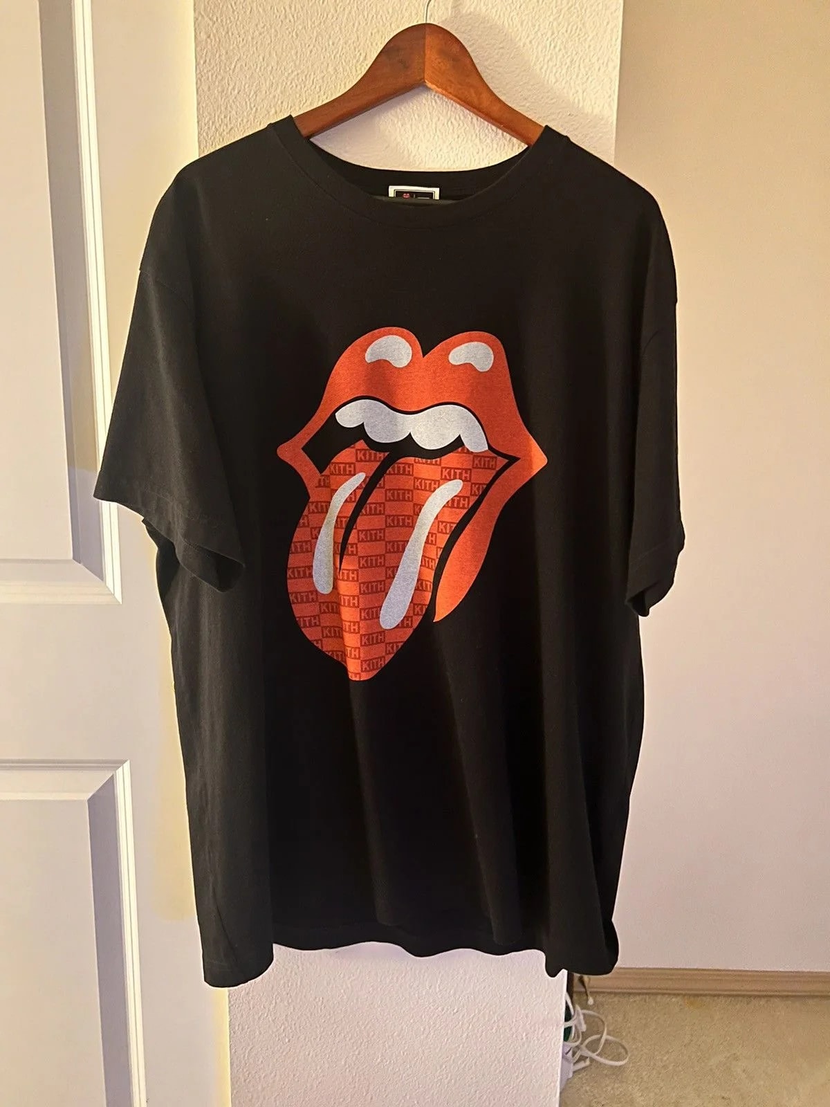 KITH — Kith X Rolling Stones XXL Tee — streetwear — resale