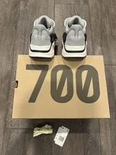 Adidas Yeezy Boost 700 2019 4