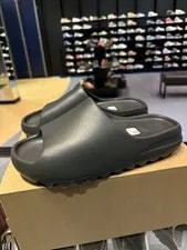 Size 11 - Adidas Yeezy Slide Dark NEW 4