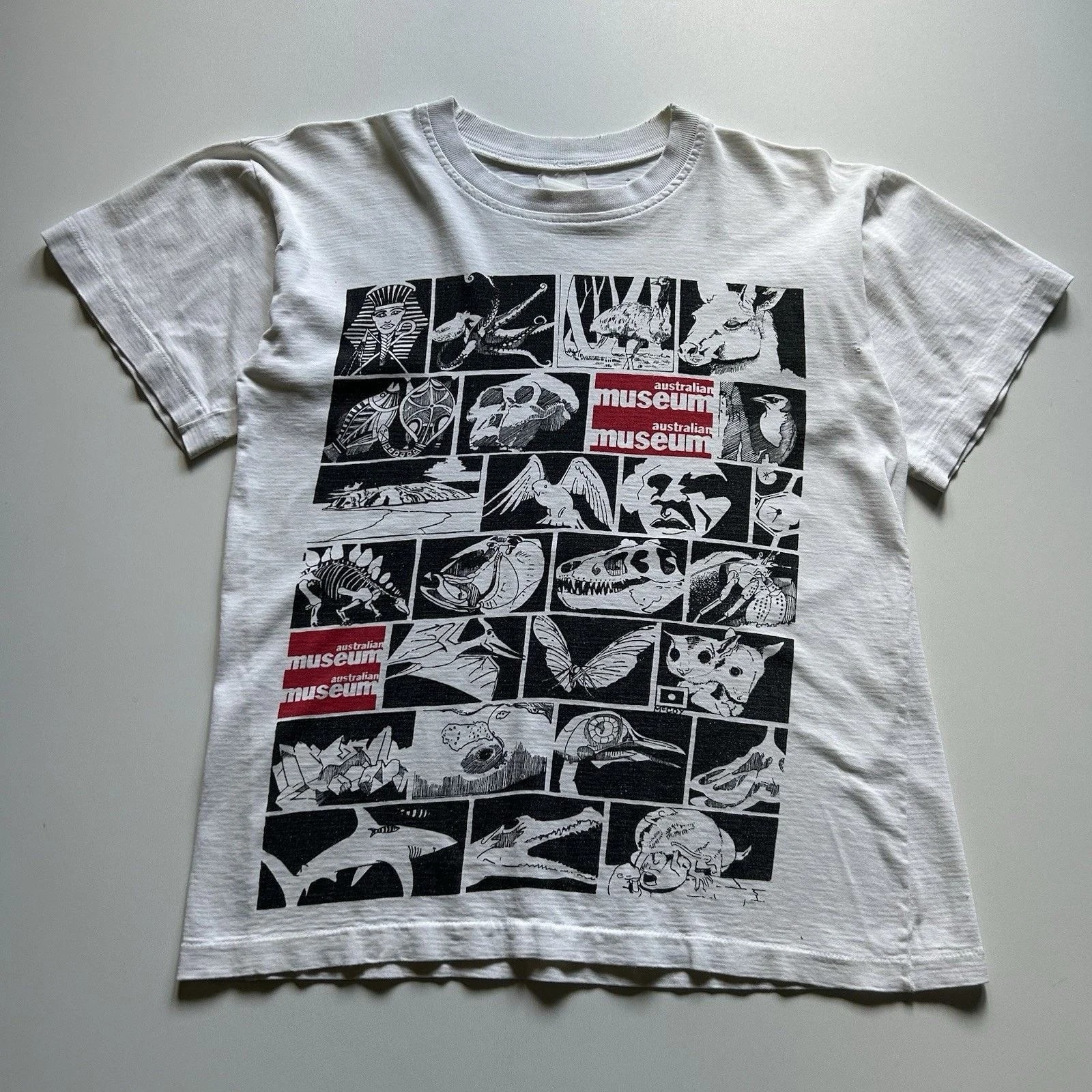 Australian Museum T Shirt Small 90s Animal Art — streetwear — resale