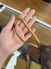 Louis Vuitton Neverfull Pochette Wristlet , Interior 3