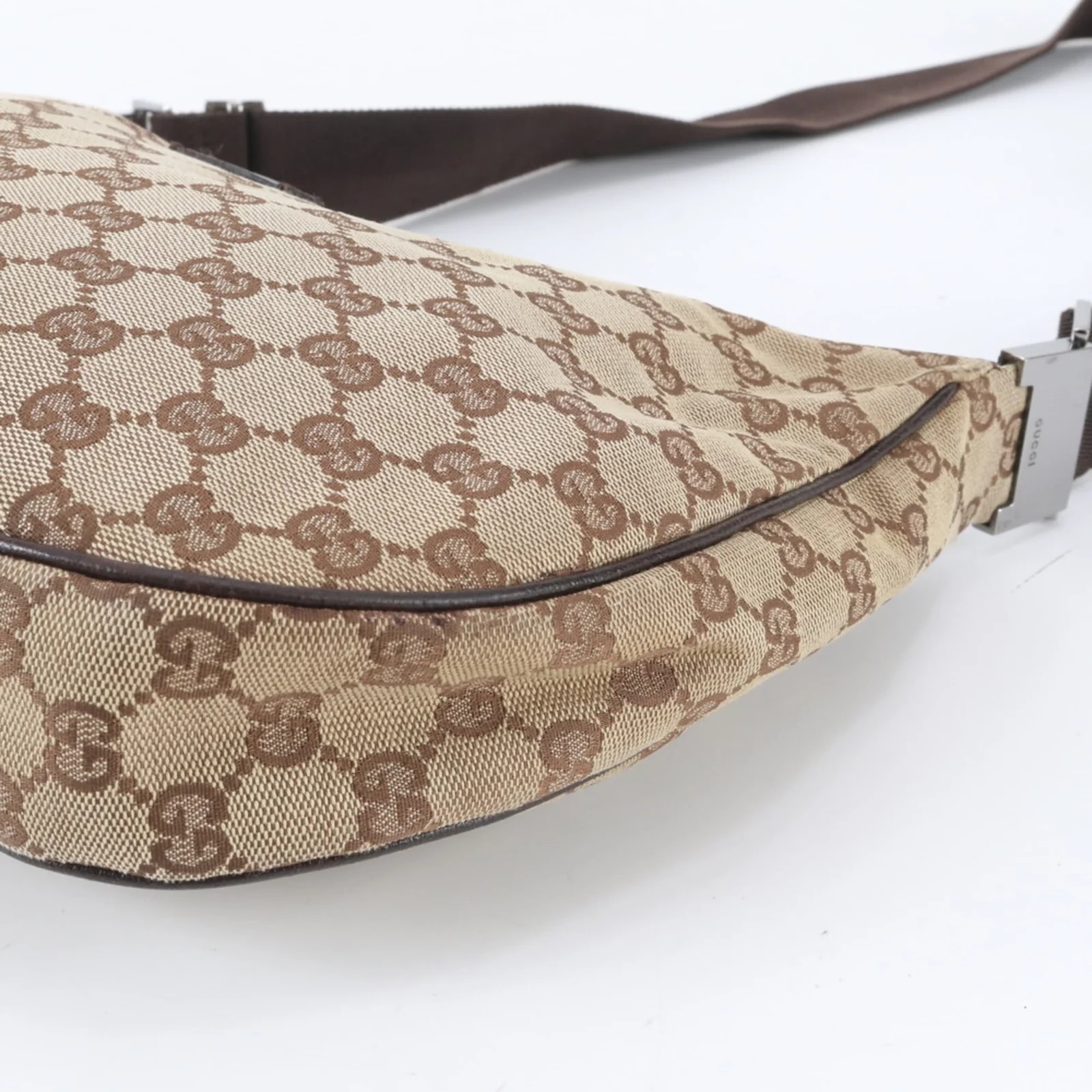 Gucci Dark Messenger 4